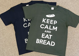 KEEP CALM AND EAT BREADのメッセージ入りTシャツ